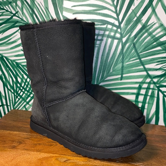 UGG Shoes - UGG Classic Short Black Sheepskin Boots Women’s 7 5825